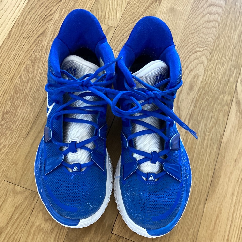 Nike basketball KYRIE Irving shoe 8.5 mens